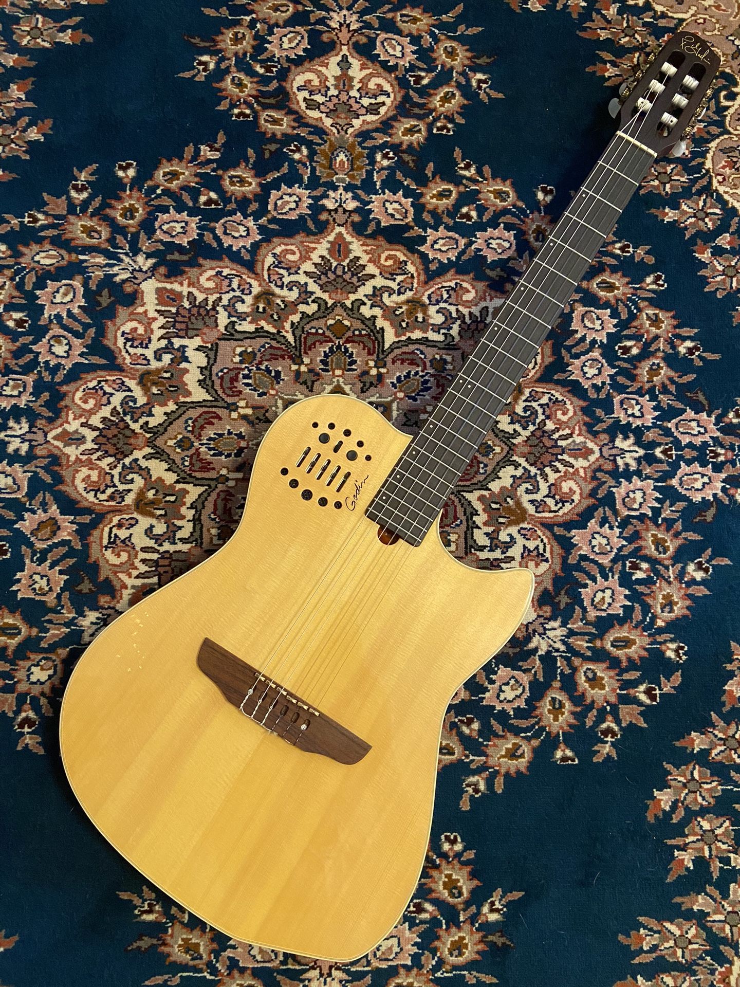 Godin Multiac Nylon SA Gloss Finish
