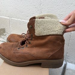 Brown boots used