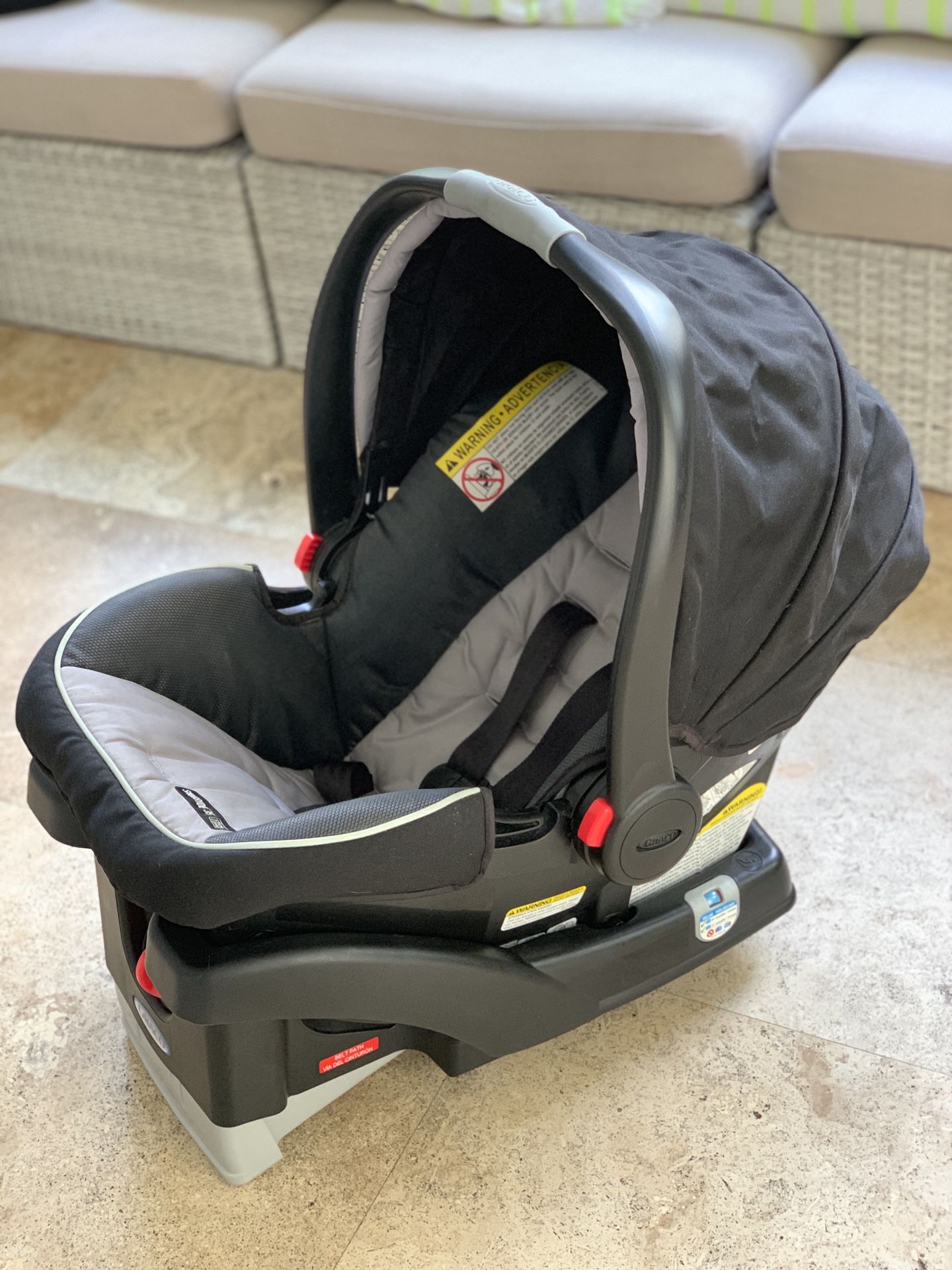 Graco SnugRide 35 Infant Car Seat/ Baby Car Seat