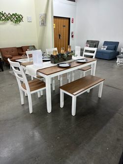 6 pc dining set  1 table  4 chairs  1 bench   Comedor de 6 Piezas  Nuevo en Caja  1 Mesa  4 Sillas  1 banca