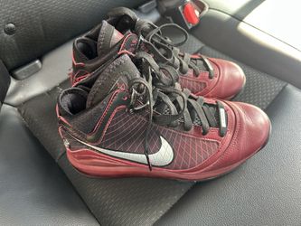 NIKE LEBRON 7 VII (GS) SIZE 5.5