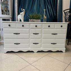 Dresser 