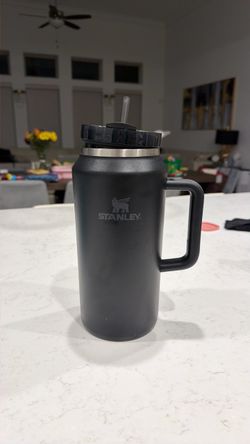 Black Stanley 64oz