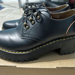Dr. Martens Womens Leona Lo