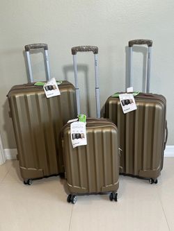 New! Rockland Luggage Set (3 Piece)