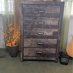 Dresser Chest