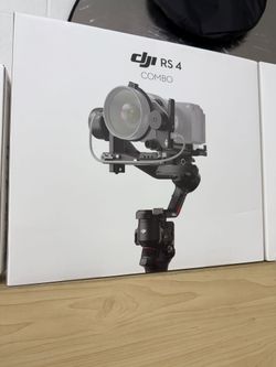 DJI RS 4 Gimbal Stabilizer Combo