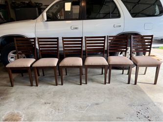 Set of 6 dining chairs. Great condition
