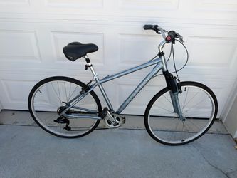 Schwinn Voyageur Hybrid Bike