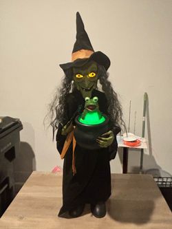 Witch animatronic  jump scare