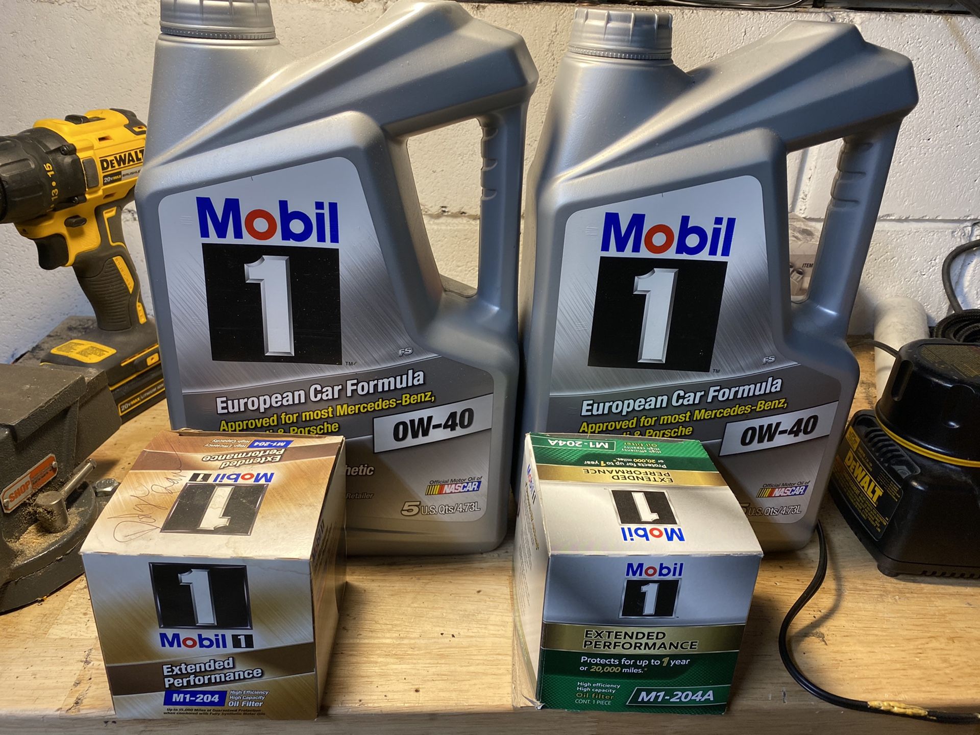 Mobil 1 0-W40 oil and M1-204 oil filter. Hemi 5.7 6.1 6.4