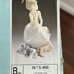 Lladro “Confidencias” “Chit Chat” Girl On Telephone