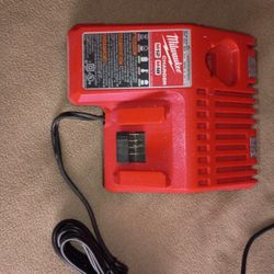 Milwaukee M12 and M18 Charger