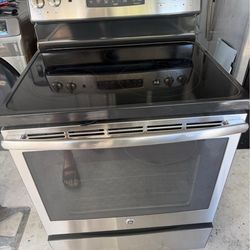 SALE! GE stainless steel electric range black glass top