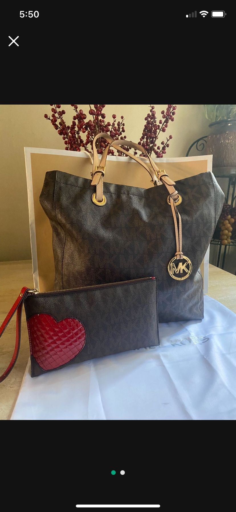 Bolsa Grande Con Su Cartera De Mano. Mk