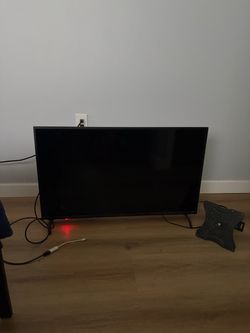 Roku Tv with mount and HDMI cord/Converter