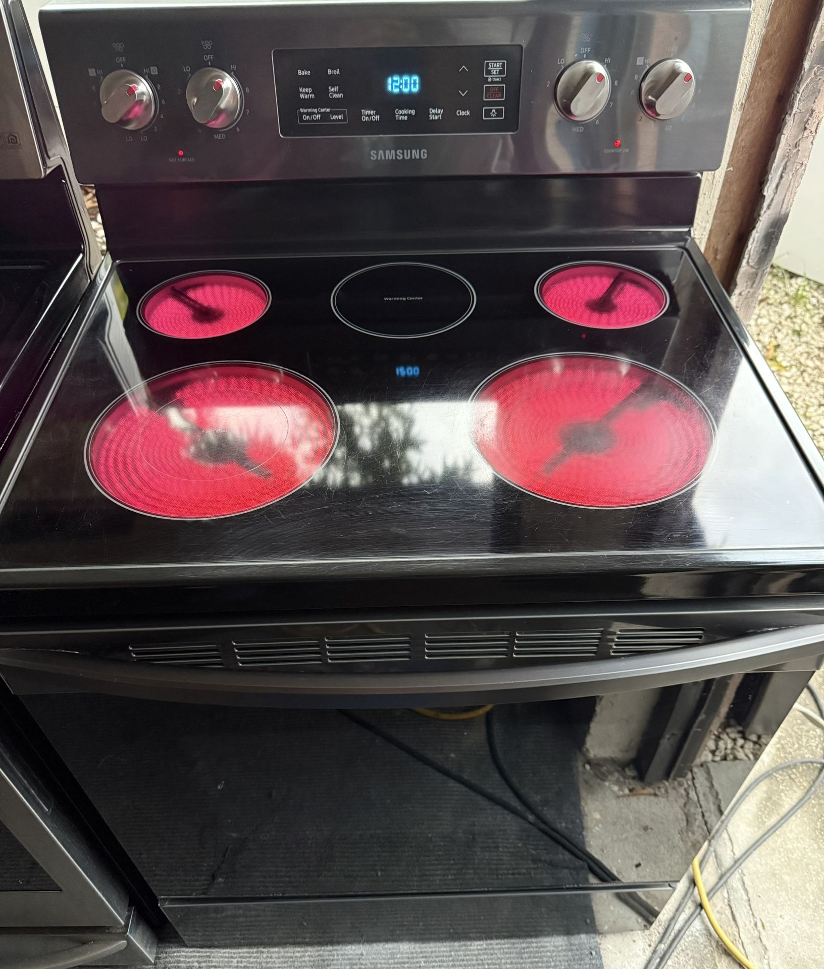 Samsung stove in very good condition