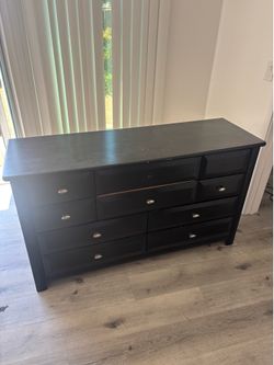 Dresser