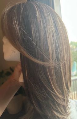 Hazelnut wig with bangs