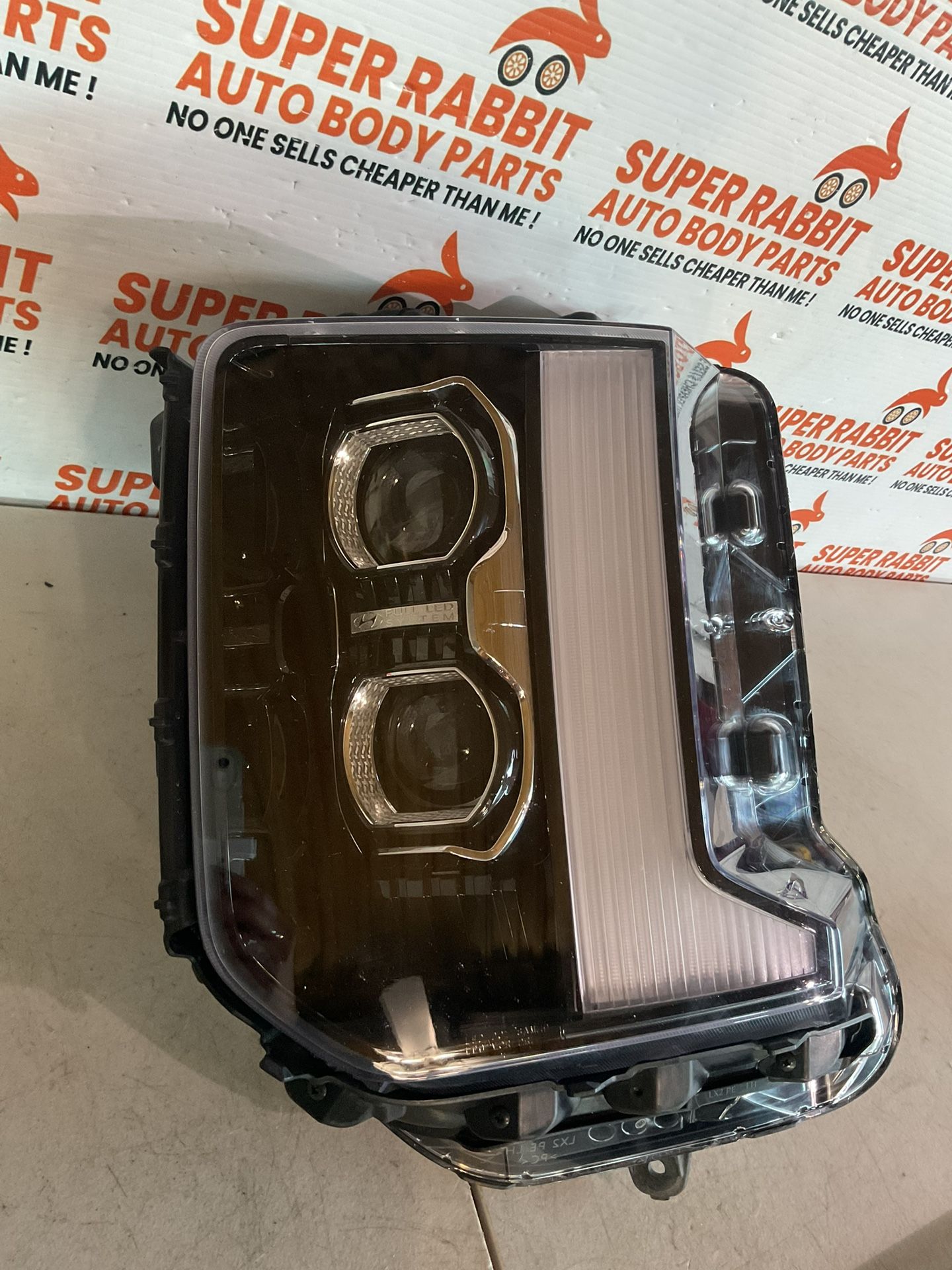 2023 Hyundai Palisade Driver FULL LED Headlight SUPER CHEAPā
ORIGINAL 2025