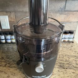 NutriBullet Juicer NBJ50100 – 800W – Excellent Condition