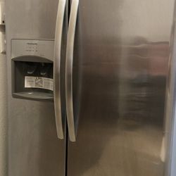 Frigidaire Refrigerator 