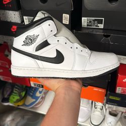 Air Jordan 1 Mid 