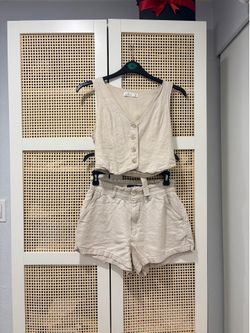 Hollister  set  neutral cream color
