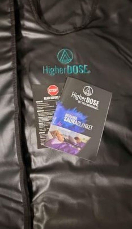 HigherDOSE Infrared Sauna Blanket V3 - Green and Black.