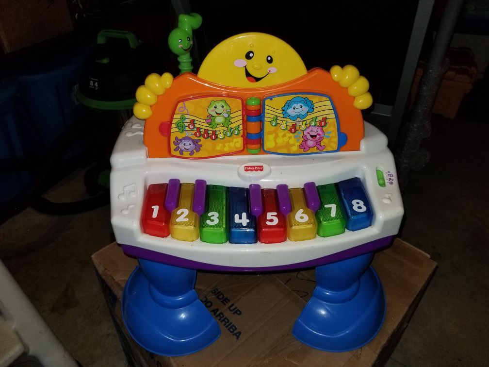 Kids piano toy