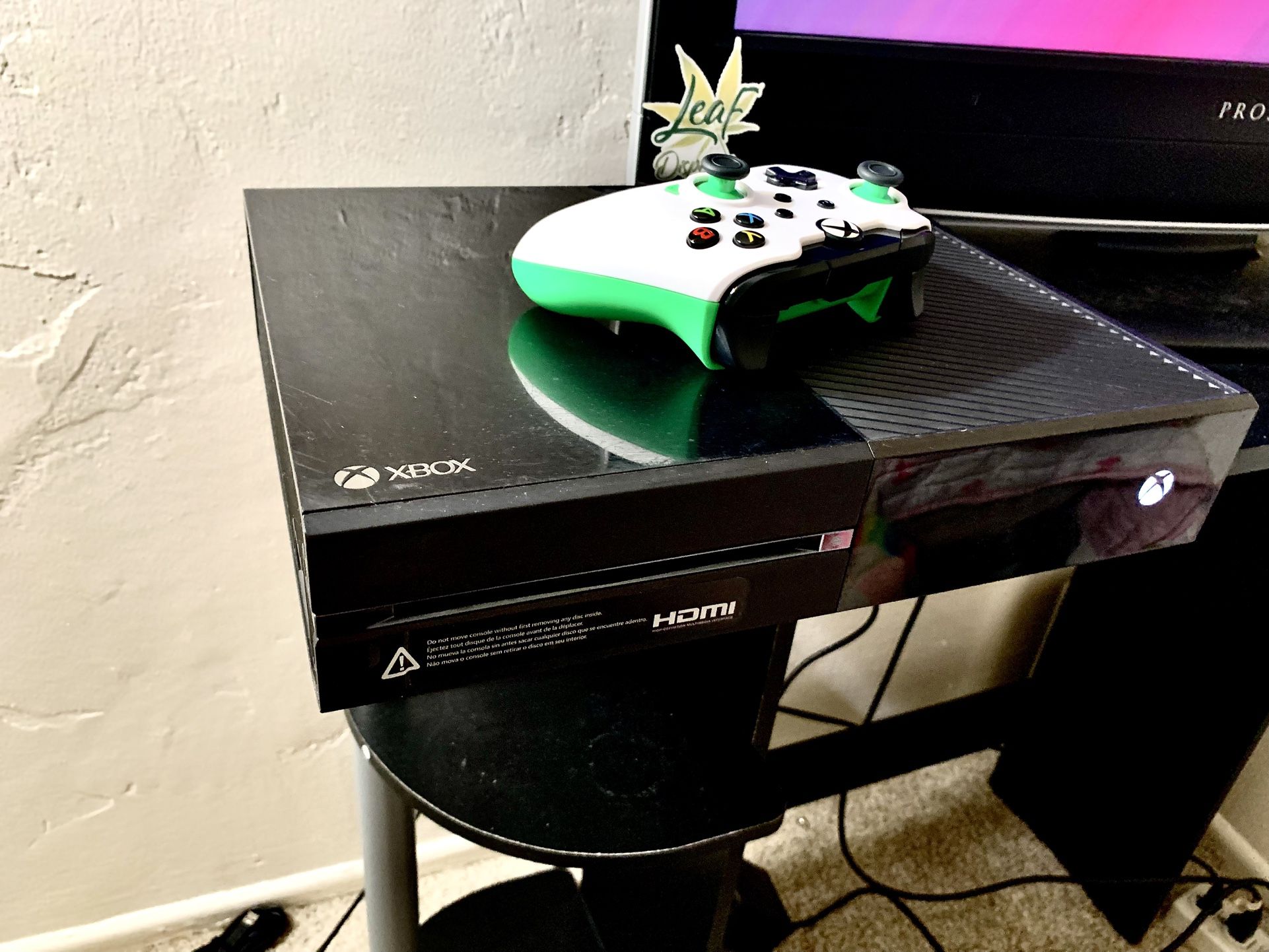 XBOX ONE WITH CONTROLLER