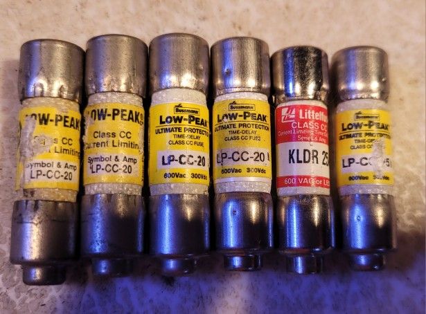Lot of 4 Fuses LP-CC-20 + 2 other fuses