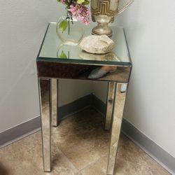 Mirror end table 