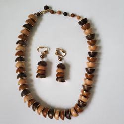 Vintage Necklace and matching earrings,  multiple brown shades wooden gold plated accents, 15-17". Signed Hong Kong 