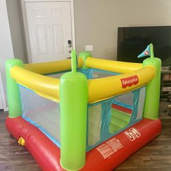 FisherPrice Bounce House With Built In Plug-In Elecric Pump