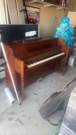 Upright piano