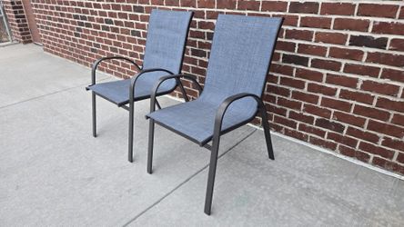 SET OF 2 PATIO  CHAIRS LIKE NEW $20 BOTH****