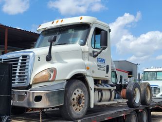 2012 freightliner cascadia parts