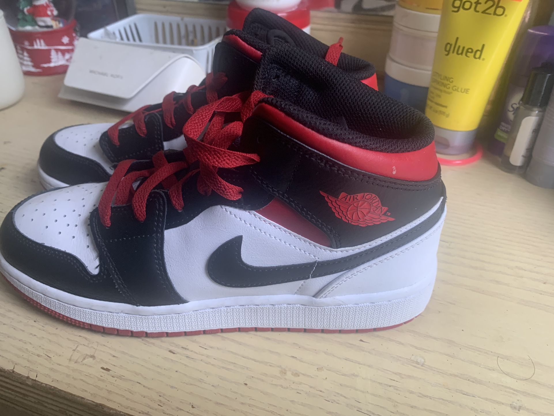 Gym Red Black Toe 1s