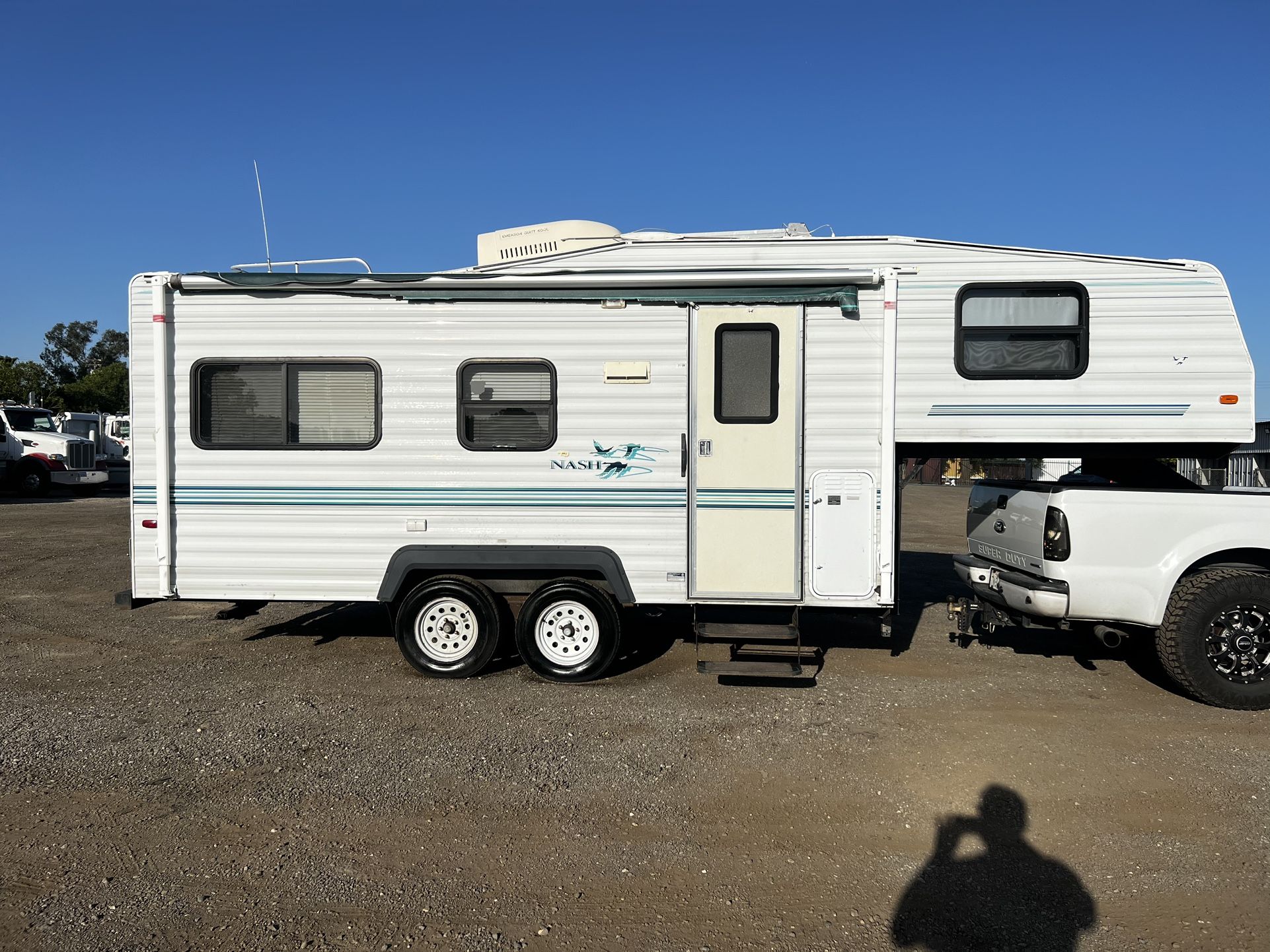 1998 Nash 24’ FifthWheel