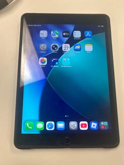 Front. Apple - Apple - Certified Refurbished 10.2-Inch iPad (9th Generation) Wi-Fi - 64GB - Space Gray - Gray. Front. Apple - Apple - Certified Refurb