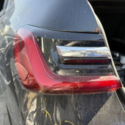 Parting Out 2020 BMW 740i Both Taillights On body