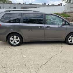 2011 Toyota sienna