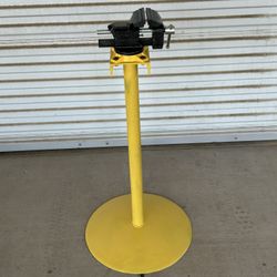 Shop Vice On A Movable Stand 
