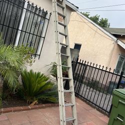 Escalera de aluminio, perfectas, condiciones, 28 pies
