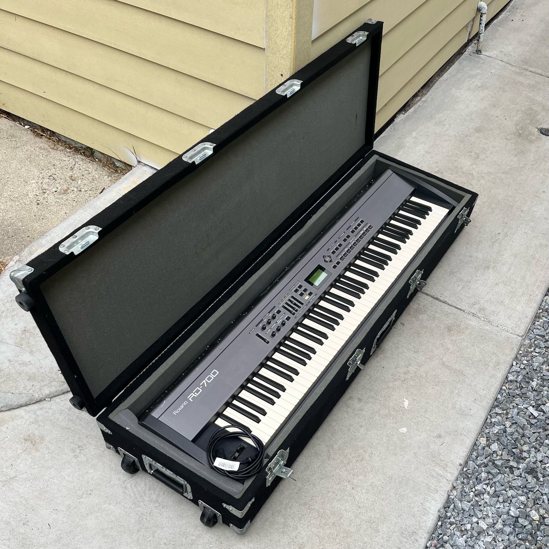 Roland RD-700 (2001)