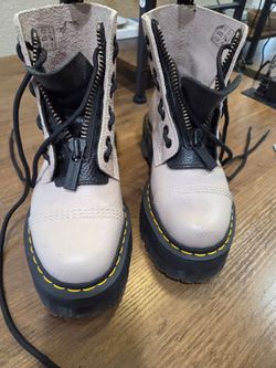 Sinclair platform Dr. Martens size 7