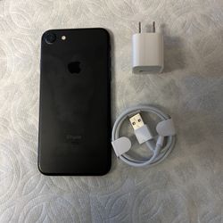 iPhone 7 Unlocked 128 GB For All Carriers 