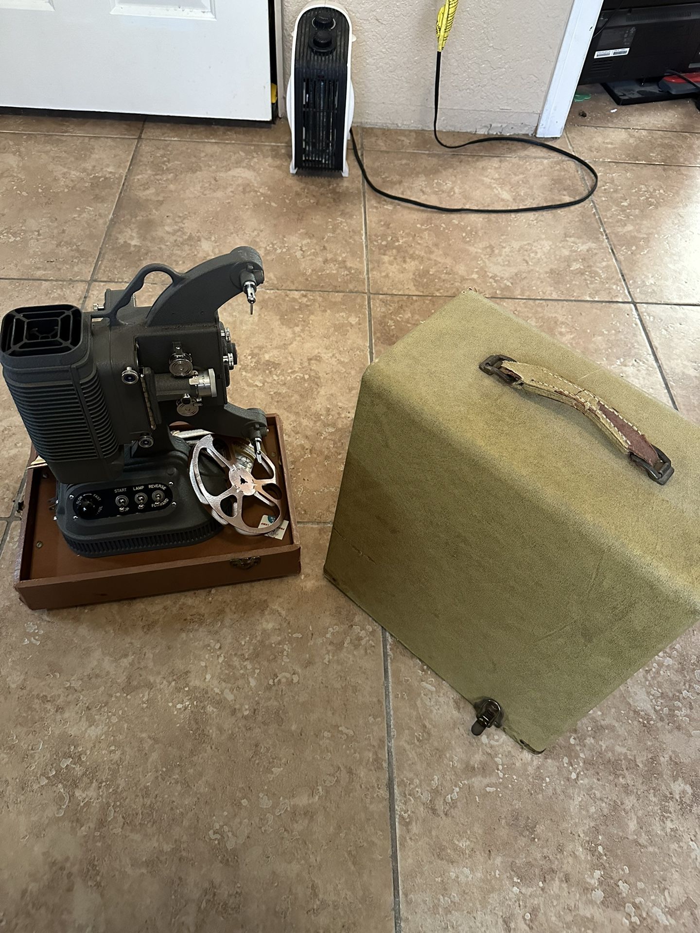 DeJUR 8mm Home Movie Projector Model 1000
