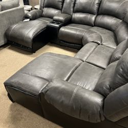 Stunning Reclining Cozy Sectional! 
